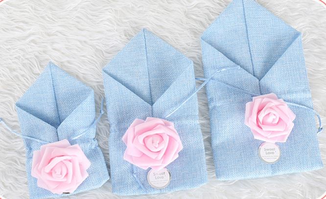 ถุงผ้าป่าน ถุงผ้าลินิน ถุงผ้ากระสอบ สีฟ้า สีชมพู สีแดง ถุงใส่ของชำร่วย สวย ๆ ติดดอกไม้ พร้อม tag 776197