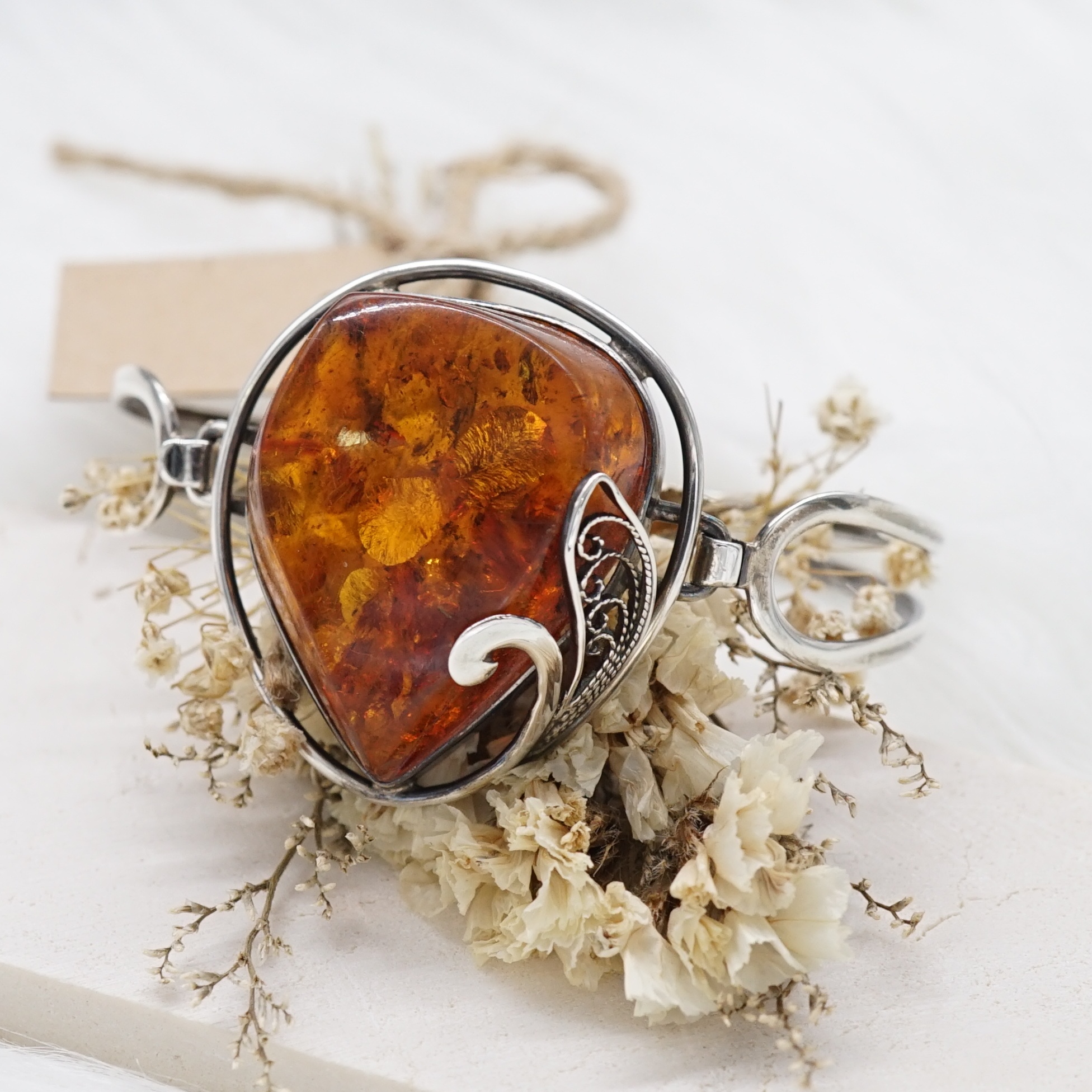 Artisan by NK - กำไลเงินแท้ ประดับด้วย อำพันแท้ จากโปแลนด์ (Silver Bangle with big Natural Amber)
