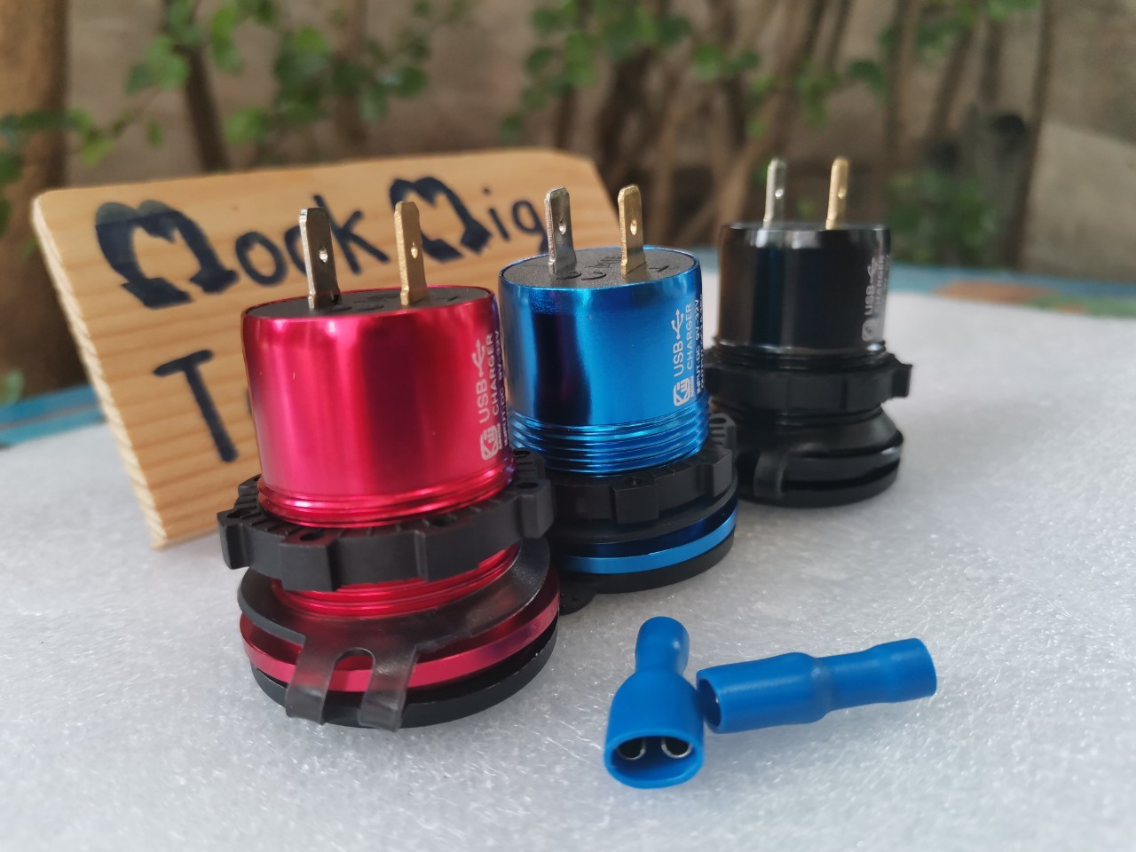 USB Charger อลูมิเนียม QC 3.0A พร้อมสวิทช์สัมพัส งานดี ไฟสวย ชาร์จเร็ว Power Box / รถยนต์