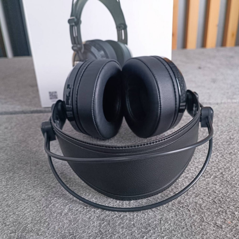 ราคาเฉพาะหูฟังไม่รวมขาแขวน BEHRINGER BH-40 หูฟัง หูฟังครอบหู หูฟังมอนิเตอร์ หูฟังสตูดิโอ Studio Monitoring Headphones BH 40 BH40 เอไอ-ไพศาล