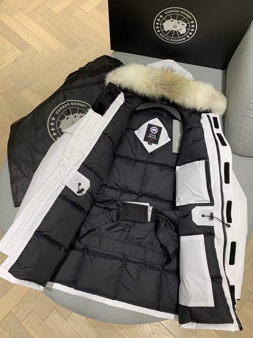 **Do** เสื้อ Canada Goose ใส่ได้ชาย หญิง สำหรับหนาวหรือหิมะตก ฮู้ดขนเฟอร์ มี 6 สีให้เลือก สินค้าใหม่ ของแท้