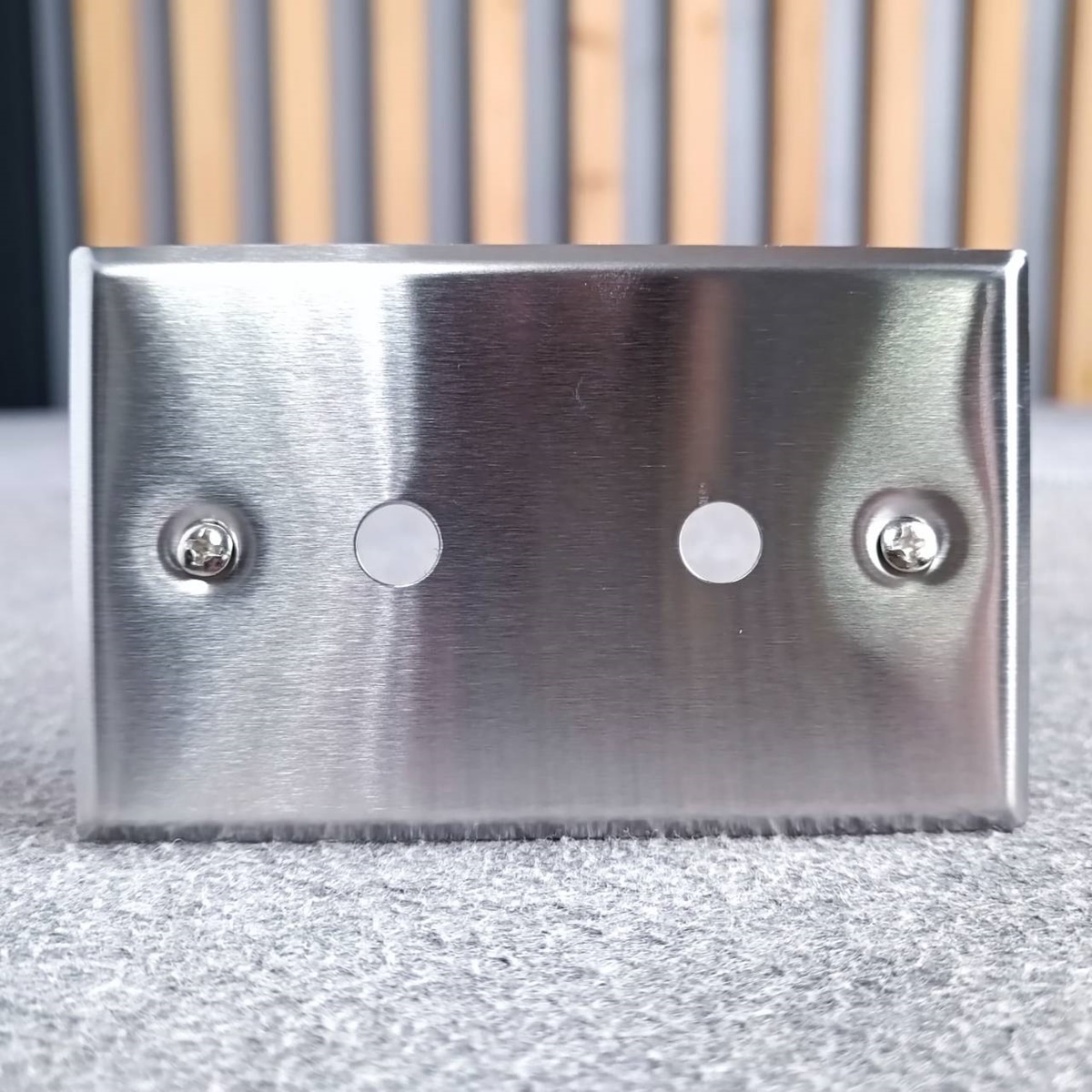 แผ่นสแตนเลส RCAx2 SWP207-0-2-9.5MM-CG แผ่นเพลท rca 2รู งานติดตั้ง เครื่องเสียง ไมค์ สัญญาณ เสียง เอไอ-ไพศาล