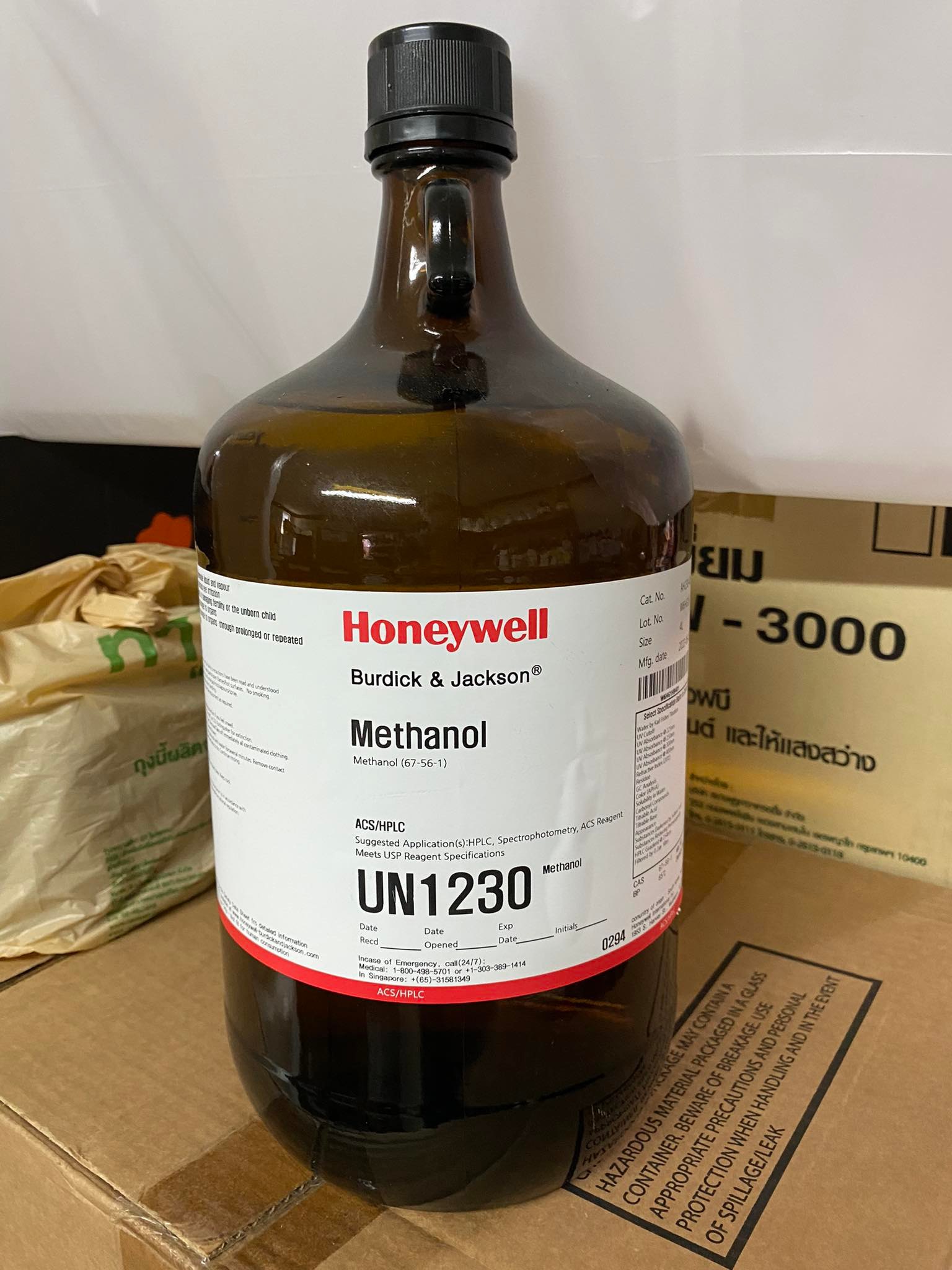 Methanol HPLC grade (4 ลิตร/ขวด) ยี่ห้อ Honeywell แล็ป วัลเล่ย์