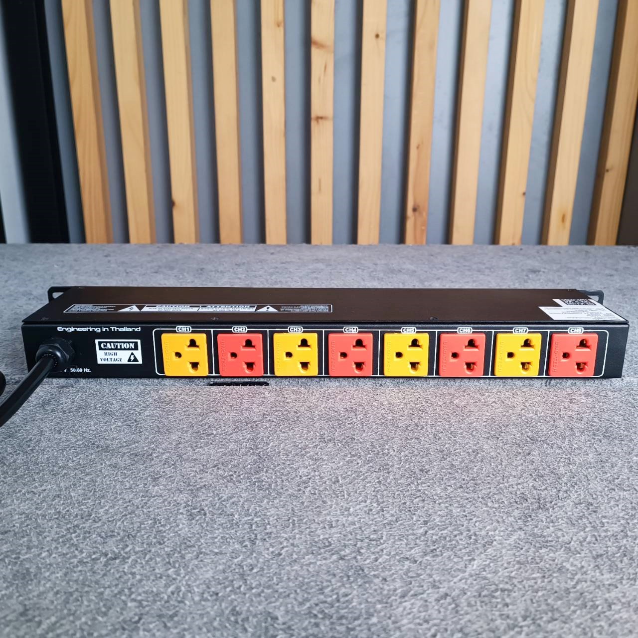 COMSON AEC-99 ปลั๊กRACK โชว์V และ A มีเบรคเกอร์ ปลั๊กไฟติดแร็ค 9 ช่อง USB 2 ช่อง AEC 99 AEC99 AC99 AC 99 **จอแสดงโวลท์ และปลั๊กอาจมีการเปลี่ยนสีตามล็อตการผลิต**