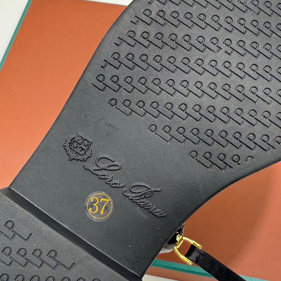 **do** รองเท้าหนังบู้ทสั้น Loro Piana Kilda Ankle Boot มีซิปข้าง หนังนิ่มมาก มีไซส์ 35-39 สินค้าใหม่ ของแท้