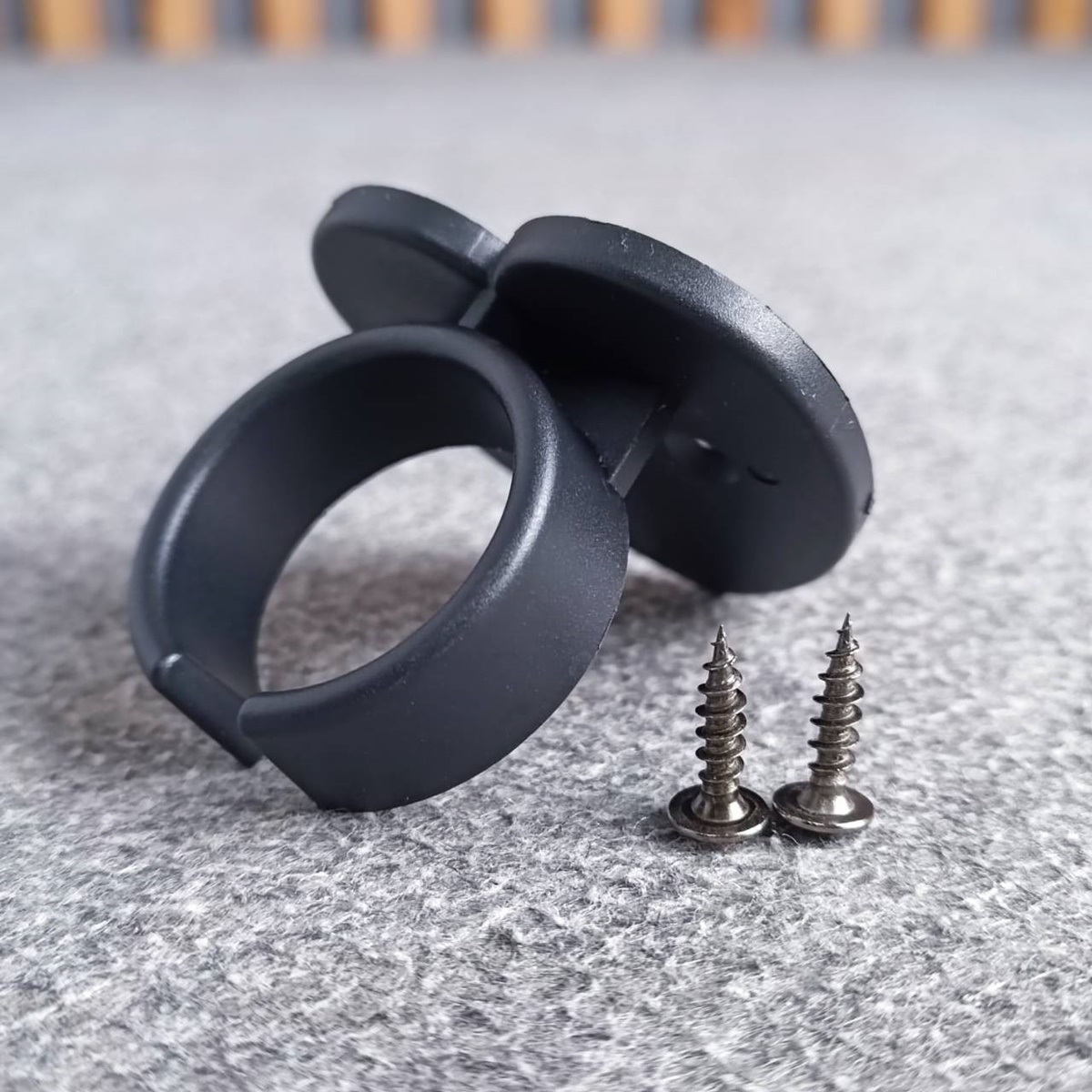 ขาแขวนไมค์ รูปหัวใจ HM-6 ที่แขวนไมค์ ติดผนัง ขาแขวนไมโครโฟนแบบพลาสติกสีดำ ขาแขนไมค์รูปหัวใจ เอไอ-ไพศาล