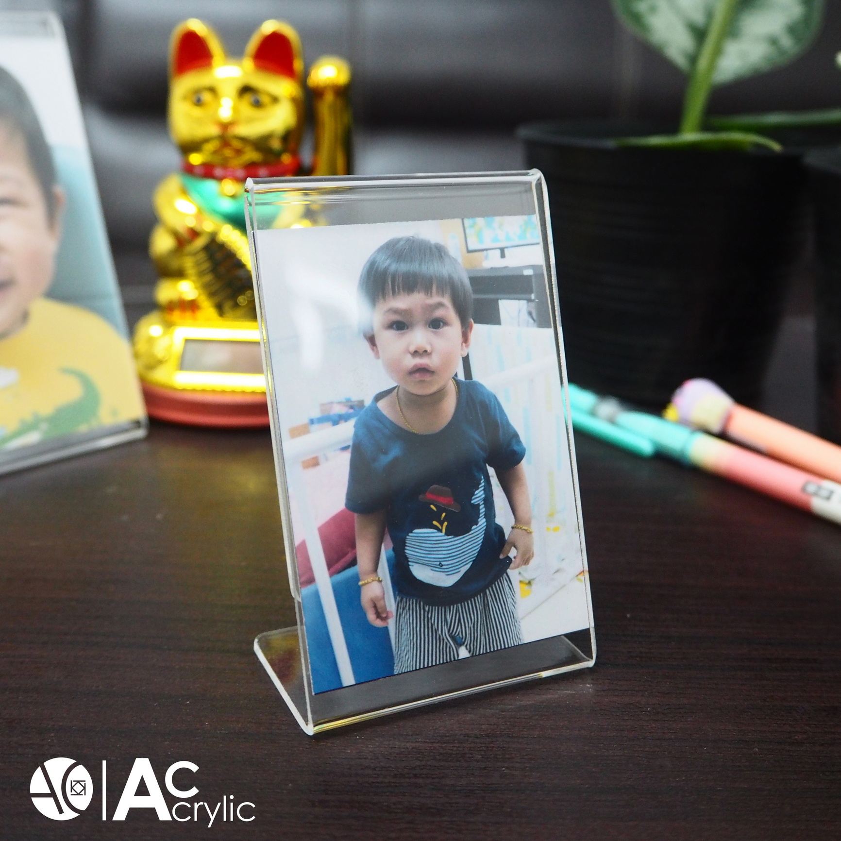 ป้ายตั้งโต๊ะ ป้ายอะคริลิค A8 แนวตั้ง 5.5x8 cm อะคริลิค โชว์กระดาษ 1 ด้าน ทรง L Acrylic (A8)