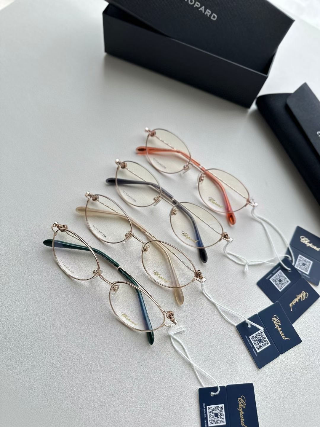 do** กรอบแว่นตาไทเทเนียม Chopard Happy Heart น้ำหนักเบาขนาด 52x17x140 mm สินค้าใหม่ ของแท้