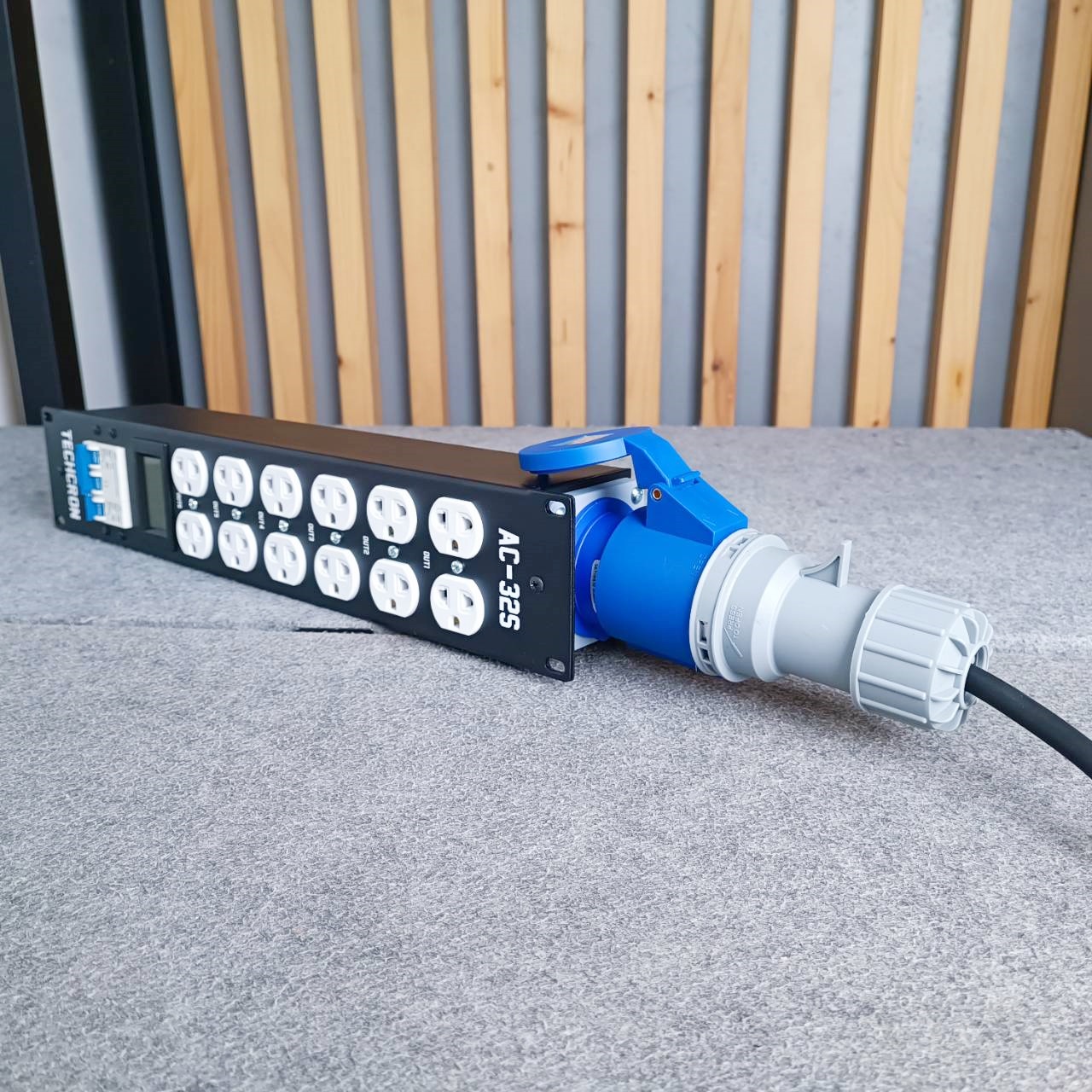 TECHCRON AC-32S BLUE ชุดโหลดไฟ 1เฟส ปลั๊กสีขาว *สีฟ้า* ปลั๊กโหลดไฟ วัสดุเป็นเหล็ก พร้อมจอแสดงผล AC32S AC32S AC32 S AC-32 AC 32 S เอไอ-ไพศาล