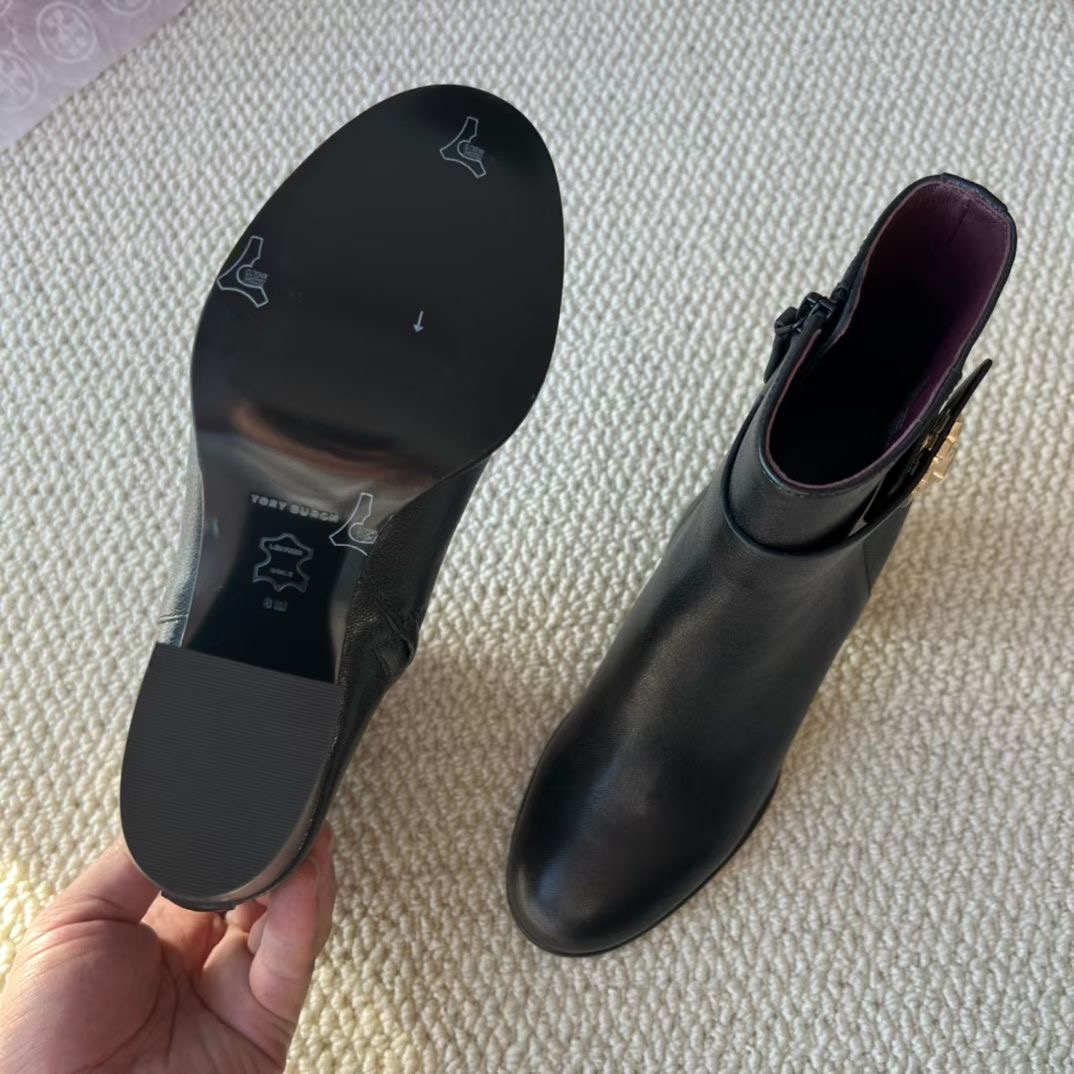 **do** รองเท้าหนังบู้ทสั้น Tory Burch T Lock High Heel Ankle Boots มี 2 สี สินค้าใหม่ ของแท้