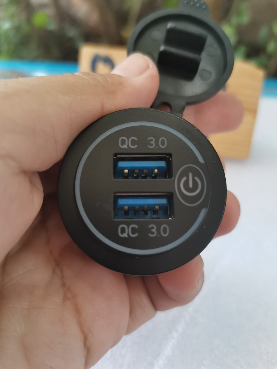 USB Charger QC 3.0A พร้อมสวิทช์สัมพัส งานดี ไฟสวย ชาร์จเร็ว Power Box / USB Car