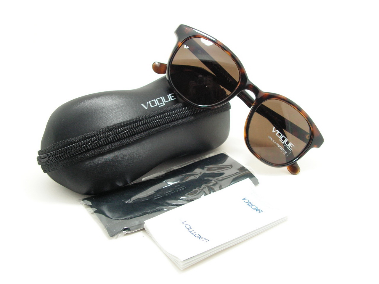 แว่นกันแดด Vogue แบรนด์นี้ใส่สวยแน่นอนค่ะ ของแท้และถูกที่สุด ส่งตรงจากUS.ค่ะ