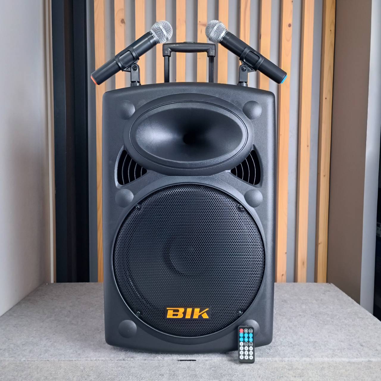 BIK USK15V ตู้ลำโพง15นิ้ว มีขยาย ไมค์ลอย2ตัว รับสัญญาณบลูทูส ชาร์จแบตได้ USK 15 V USK-15V ตู้ลำโพงอเนกประสงค์