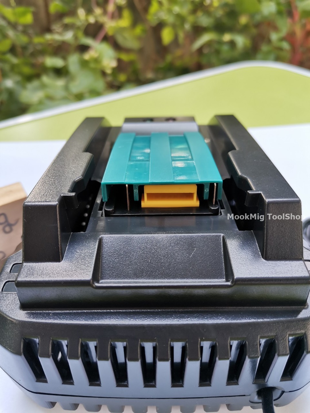 ที่ชาร์จแบต Makita มากีต้า 14.4V-18V 3A ชาร์จเร็ว ขนาดเล็ก สำหรับพกพา งานเทียบนะครับ