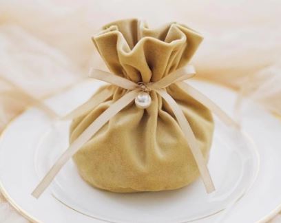 ถุงผ้ากำมะหยี่ ถุงใส่ของขวัญ ของชำร่วย งานแต่งงาน ถุงผ้าสีพื้น ตกแต่ง ริบบิ้น สีทอง ฟ้า ชมพู ถุงผ้าทรงกลม 257510