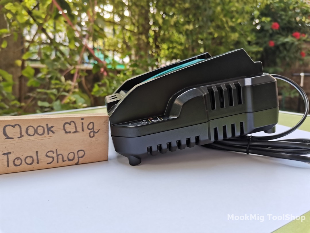 ที่ชาร์จแบต Makita มากีต้า 14.4V-18V 3A ชาร์จเร็ว ขนาดเล็ก สำหรับพกพา งานเทียบนะครับ