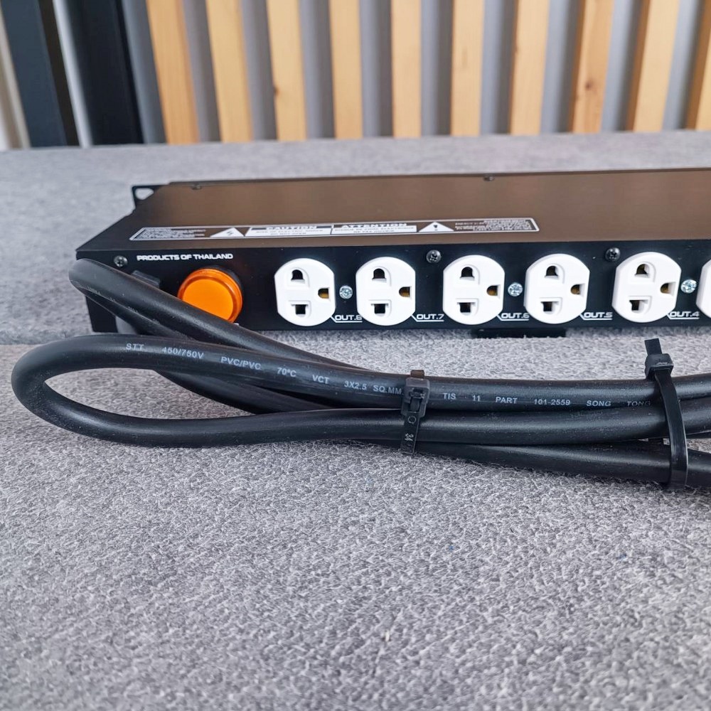 ปลั๊กขาว COMSON AEC-10 รุ่นใหม่ ปลั๊กRACK 12ช่อง มิเตอร์ วัด4แบบ AEC10 AEC 10 ปลั๊กพ่วงติดแร็ค ปลั๊กรางจ่ายกระแสไฟ คอมสัน หน้าจอแสดงผลและเบรกเกอร์ เอไอ-ไพศาล