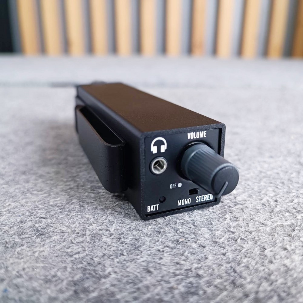 SUPERLUX HA-1D in-ear monitor amplifier เครื่องขยายเสียงสำหรับหูฟังมอนิเตอร์ เครื่องช่วยฟัง หูฟังMonitor เครื่องเสียบหูฟัง HA 1D ซุปเปอร์ลักซ์ HA1D เอไอ-ไพศาล