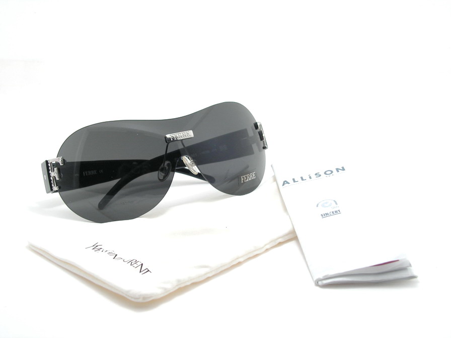 แว่นกันแดด Gianfranco Ferre !!!สวยและเก๋มากมากค่ะ ของแท้100%และถูกสุดๆ ส่งตรงจากUS.ค่ะ