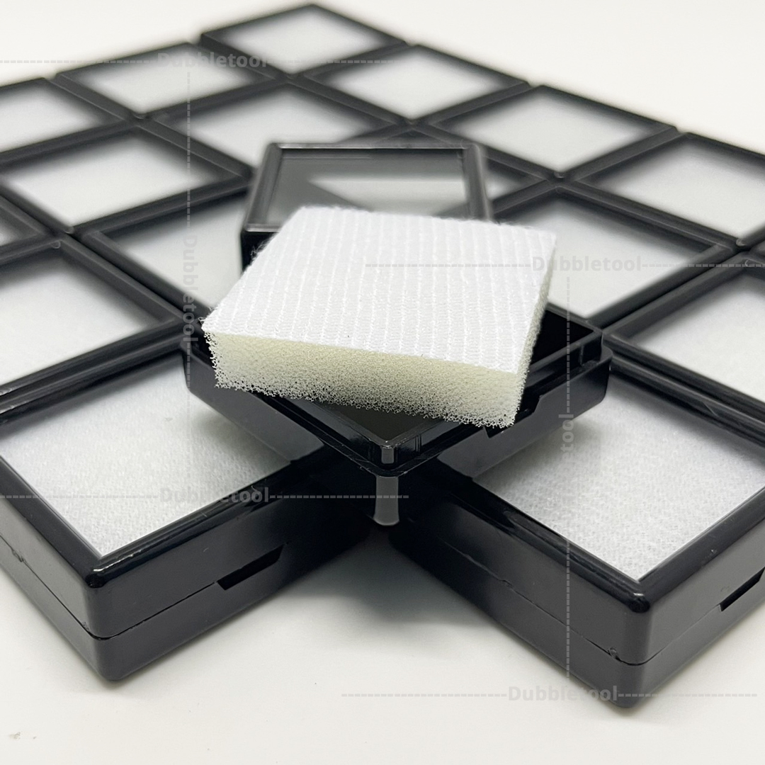 กล่องพลอย กล่องใส่พลอย 4x4Cm. กล่องพลอยสีดำพื้นสีขาว กล่องโชว์เพชรพลอย กล่องใส่จิวเวลรี่ กล่องใส่อัญมณี พื้นเป็นกำมะหยีรองด้วยฟองน้ำ