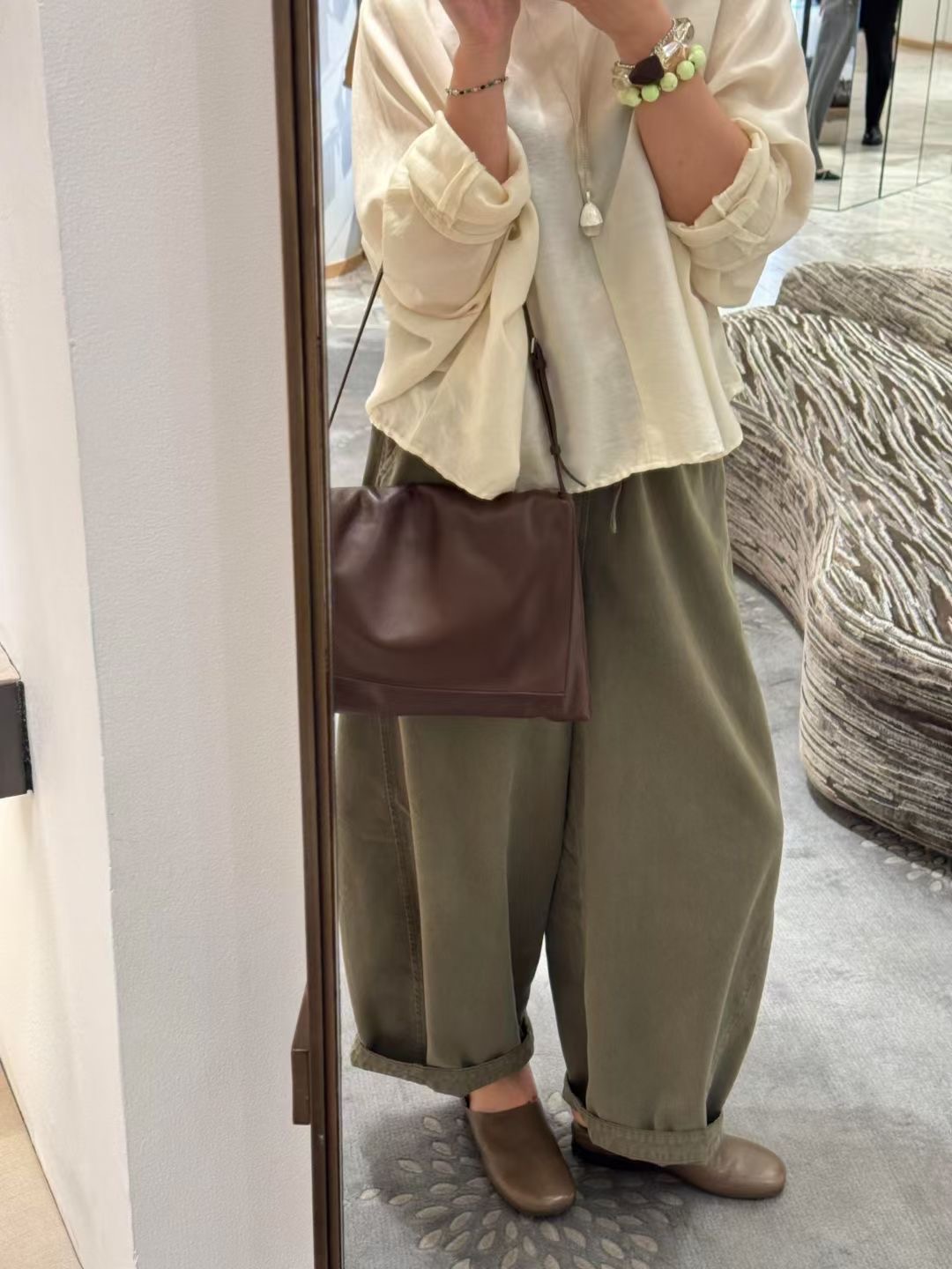 กระเป๋าหนังแกะ The Row Nan Shoulder Bag in Leather มี 2 สี มีกระเป๋าเล็กห้อย สินค้าใหม่ ของแท้