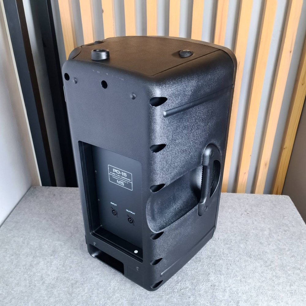 ใบละ NTS PD-15 ตู้ลำโพง15นิ้ว ตู้ลำโพง 15 นิ้ว 2 ทาง มีแป้นสำหรับสวมขาตั้ง และ สามารถวางทรงมอนิเตอร์ได้ PD15 PD 15 เอไอ-ไพศาล