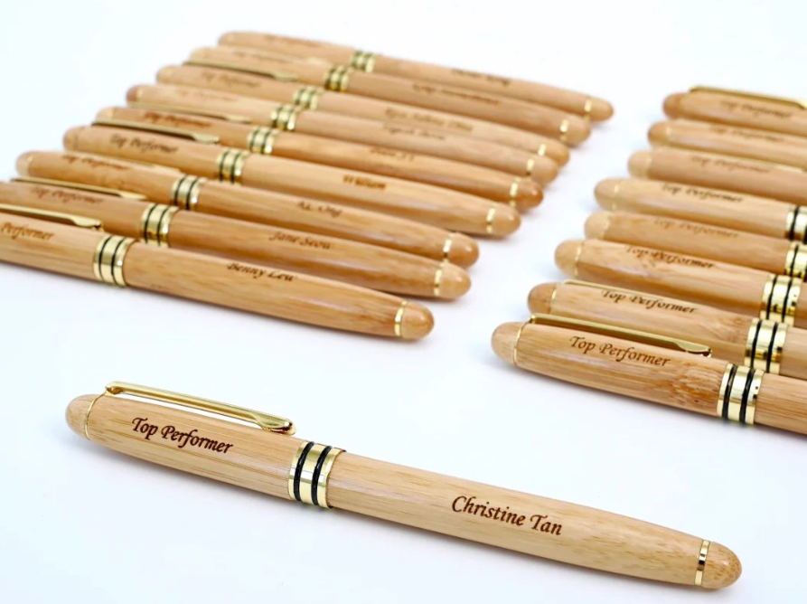 ปากกาลูกลื่น ไม้แท้ แกะชื่อได้ ปากกาไม้แท้ ตัดขอบทอง เพิ่มความหรูหรา สำหรับ ลูกค้าคนสำคัญ 517176