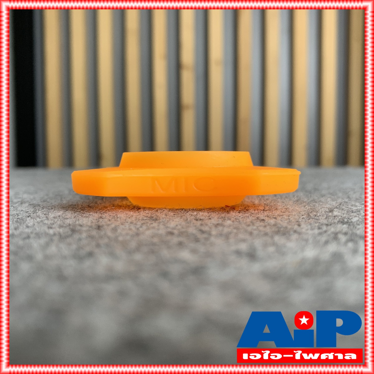 ที่รองไมค์กันกลิ้ง เหลี่ยมใหญ่ V-401 สีส้ม ที่รองไมค์ กันกลิ้ง กันกลิ้งไมค์เหลี่ยมใหญ่สีส้ม ใส่ได้ทั้ง ไมค์ลอย / ไมค์สาย เอไอ-ไพศาล