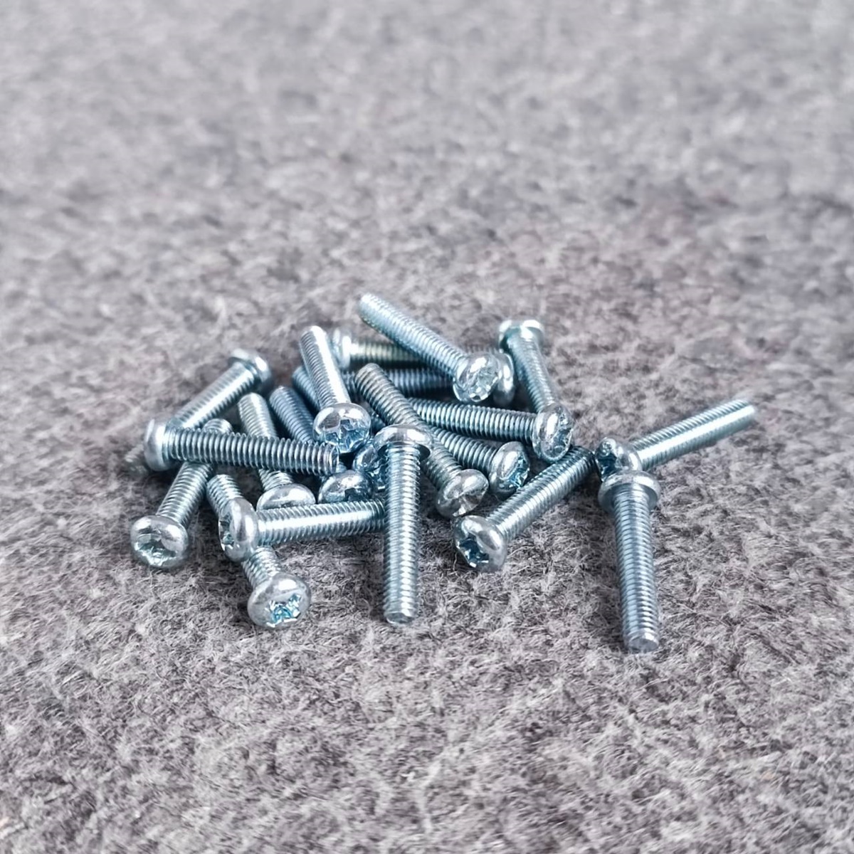 ถุง20ตัว สกรูJP 3X15 น็อต สกรู น็อตเกลียวละเอียด น็อตเกลียวละเอียดหัวกลม สกรูเกลียวละเอียด น็อตJP3X15 เอไอ-ไพศาล