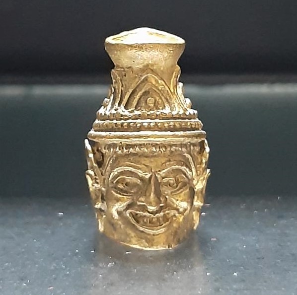 เศียรพ่อแก่ ทองเหลือง ขนาด กว้าง 1.5 ลึก 1.3 สูง 2.5 cm.