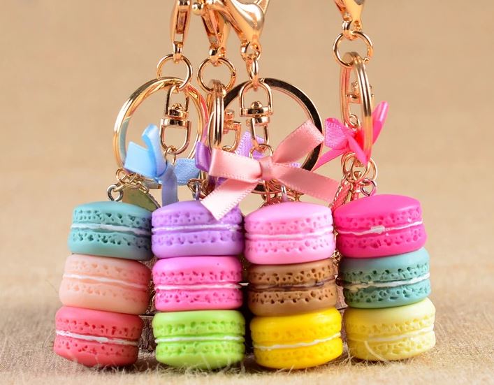 ของชำร่วย ของที่ระลึกร้านค้า ร้านขนม พวงกุญแจ สีเงิน สีทอง พวงกุญแจ มาการอง 3 ชั้น ของชำร่วยงานแต่งงานแบบเก๋ ๆ 864316