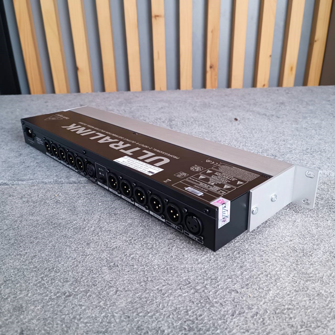 BEHRINGER DS-2800 ULTRALINK Microphone Splitter เครื่องแยกสัญญาณ 2-Input 8-Output โปรเซสเซอร์ DS 2800 DS2800 เอไอ-ไพศาล