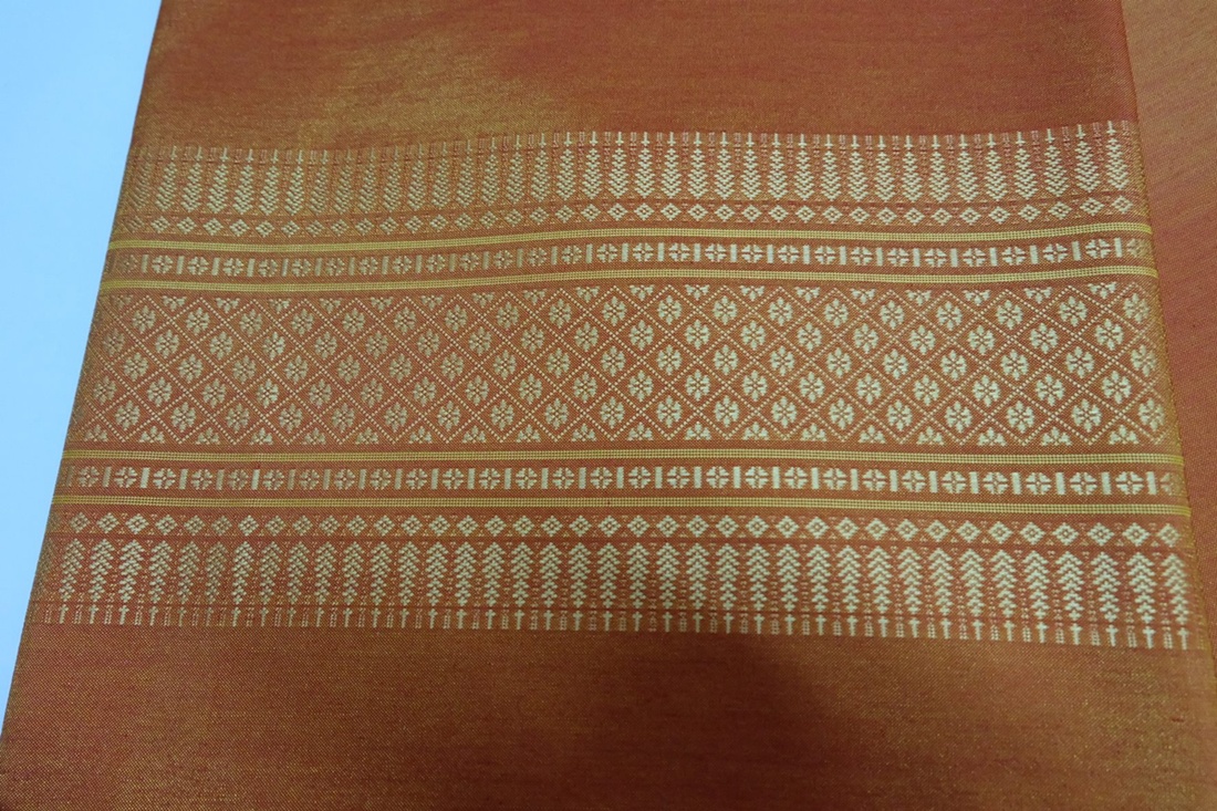 ผ้าไหมเกษตร คุณภาพดี ราคาถูก (สีส้ม)