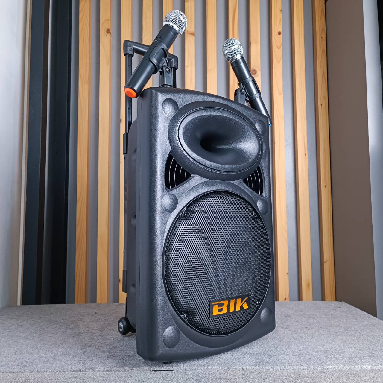 BIK USK-12V ตู้ ลำโพง ล้อลาก 12นิ้ว พร้อม ไมค์ลอย 2ตัว ตู้ลำโพง USK 12V USK12V USK 12 V เอไอ-ไพศาล