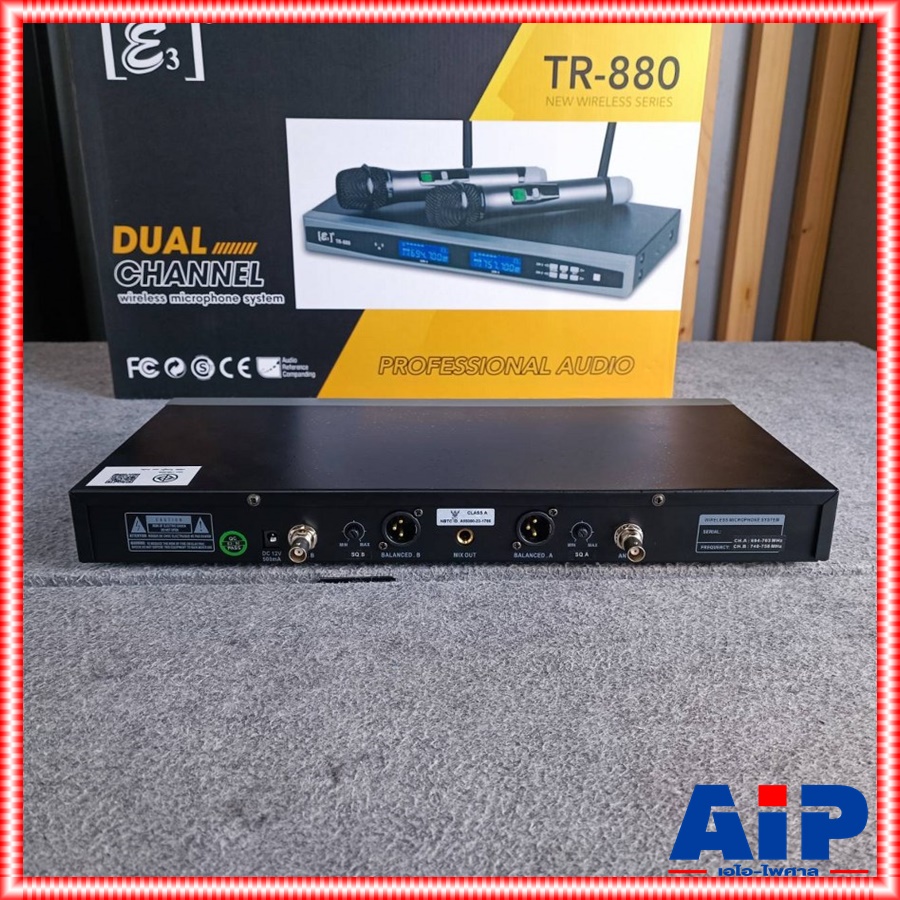 E3 TR-880 ไมค์ลอยUHF ปรับความถี่ ไมค์ลอยถือไร้สาย ไมโครโฟนไร้สาย ย่าน UHF มีกล่องเก็บไมค์แถมมาในชุด ไมค์ลอยถือคู่ E3 รุ่น TR 880 TR880 เอไอ-ไพศาล