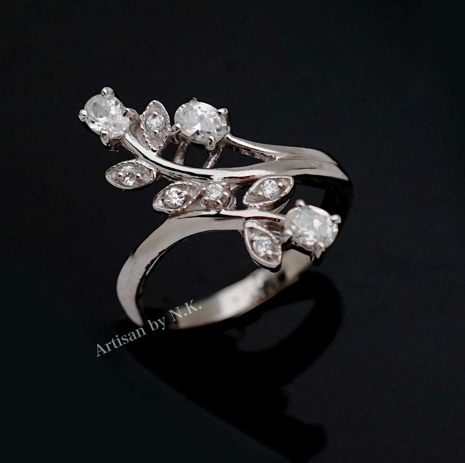 แหวนเงินแท้ ลาย ช่อดอกไม้ ฝังเพชร CZ (Silver CZ flower and leaf ring)