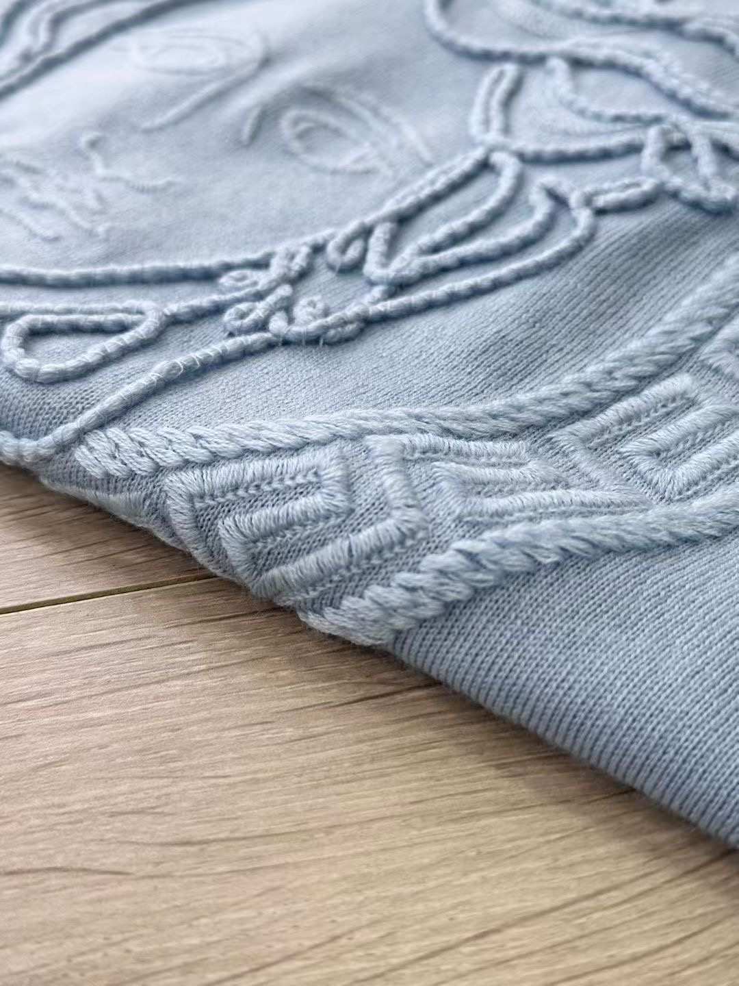 **do** เสื้อ VERSACE Medusa Embroidered Wool Sweater มีใส่ได้ ชาย หญิง สินค้าใหม่ ของแท้