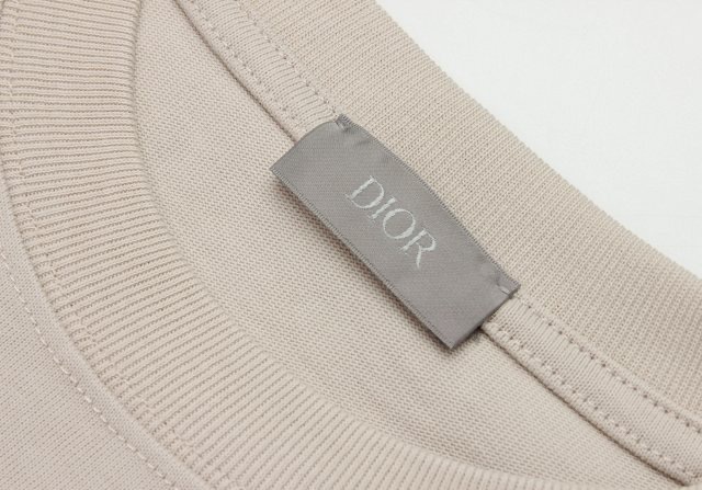 Mix**เสื้อยืด DIOR T-shirt Dior Charm dalla vestibilità comoda ใส่ได้ ชาย หญิง สินค้าใหม่ ของแท้