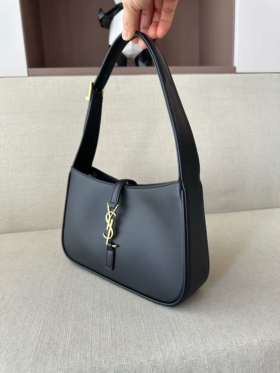 **Do** กระเป๋าหนัง YSL LE 5 À 7 IN SMOOTH LEATHER สินค้าใหม่ ของแท้