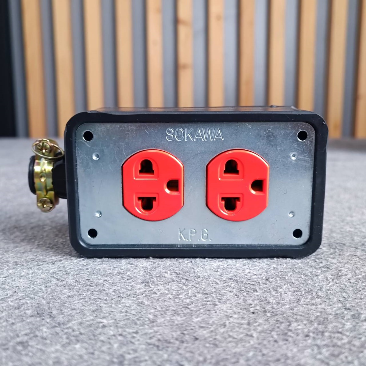 สีแดง บล็อคยางปลั๊กไฟ2ช่อง X-6 พร้อมเต้ารับคู่3ขา R270U-R สีแดง ปลั๊กไฟ ปลั๊กพร้อมเต้ารับ เอไอ-ไพศาล