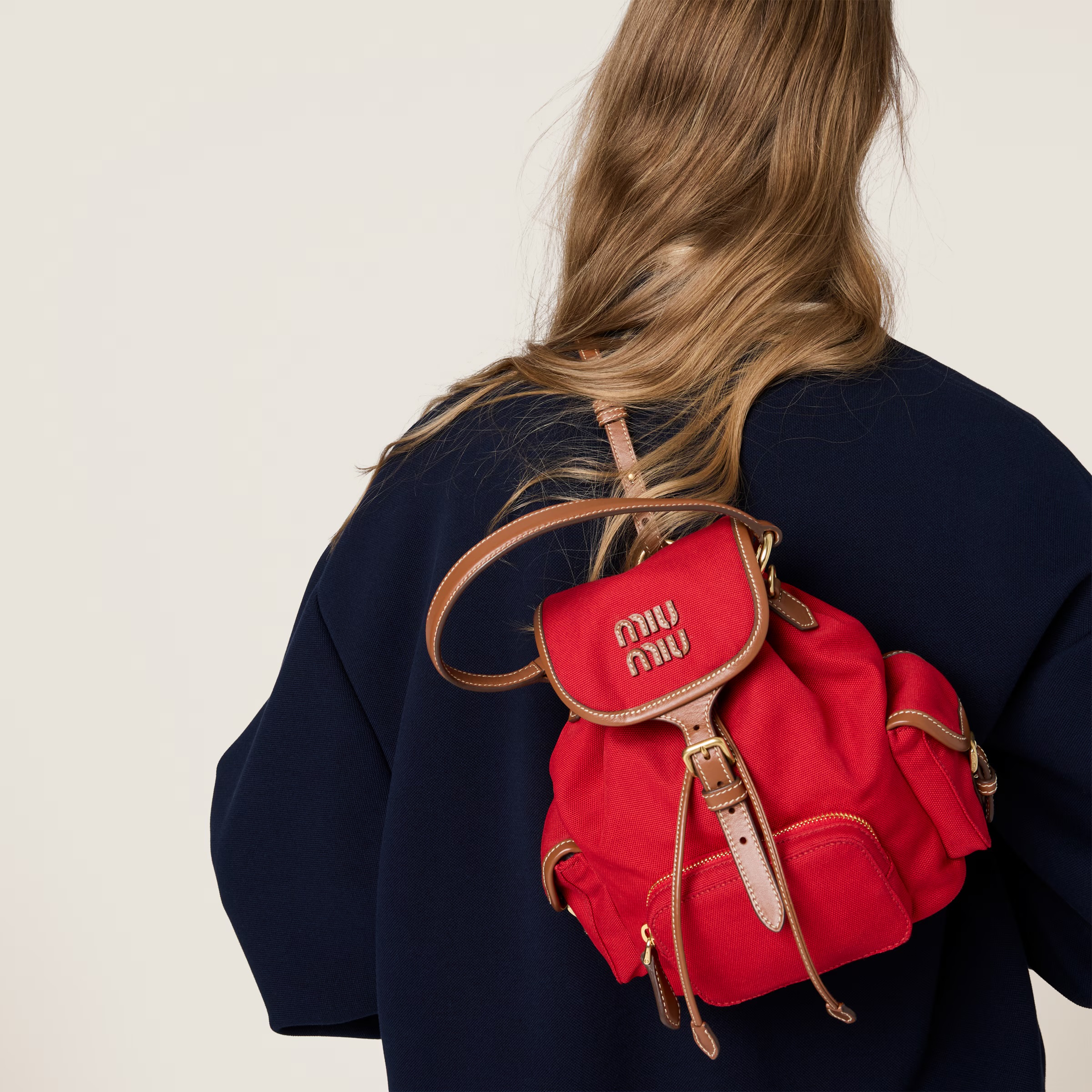 **DO** กระเป๋าเป้สะพายหลังผ้าแคนวาสและหนัง MIUMIU สินค้าใหม่ ของแท้