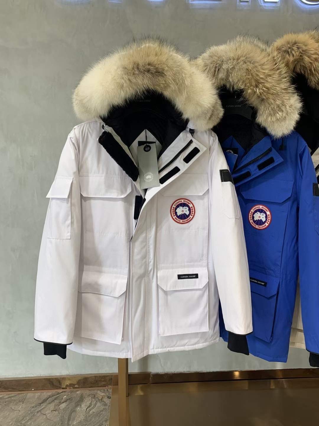 **Do** เสื้อ Canada Goose ใส่ได้ชาย หญิง สำหรับหนาวหรือหิมะตก ฮู้ดขนเฟอร์ มี 6 สีให้เลือก สินค้าใหม่ ของแท้