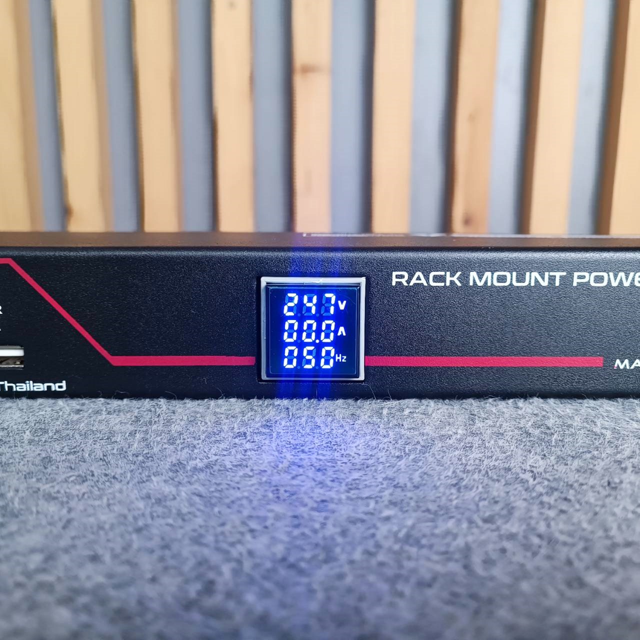 COMSON AEC-99 ปลั๊กRACK โชว์V และ A มีเบรคเกอร์ ปลั๊กไฟติดแร็ค 9 ช่อง USB 2 ช่อง AEC 99 AEC99 AC99 AC 99 **จอแสดงโวลท์ และปลั๊กอาจมีการเปลี่ยนสีตามล็อตการผลิต**