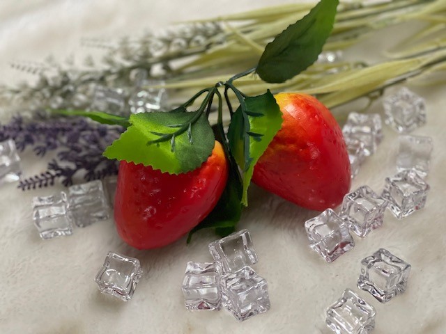 โมเดลสตอเบอรี่ (ขาย1 คู่) วัสดุผลิตจากโฟม