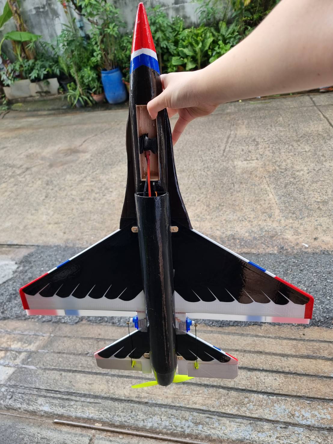 เครื่องบิน : F-16 เล็กราชบุรี