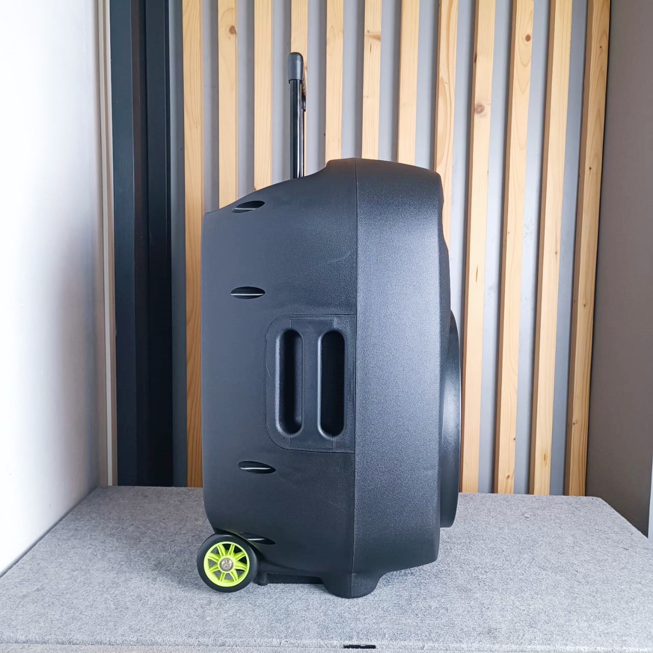 XXL XXL-715 ลำโพงล้อลาก ไมค์ลอย UHF ตู้ลำโพงเคลื่อนที่ 15 นิ้ว พร้อมไมค์ลอย UHF มีบลูทูธ และแบตเตอรี่ชาร์จในตัว ลําโพงเคลื่อนที่พร้อมไมค์ XXL15 XXL 15 เอไอ-ไพศาล