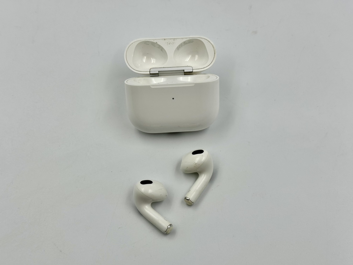 🎧 Apple AirPods (3rd gen) with Lightning Charging Case 🎧 💙🎧 #มาแล้ว AirPods (3rd gen) สภาพดี ราคาโซ๊ะมาก🎧💙