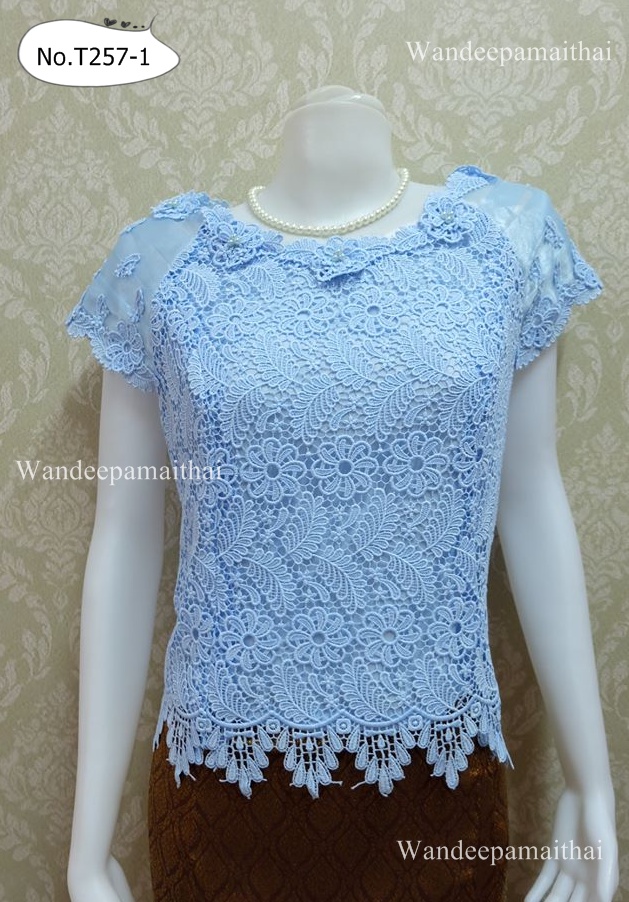 เสื้อลูกไม้คอตตอน ใส่สบาย ปักมุขรอบคอ แขนแต่งผ้าแก้ว เบอร์ 42 สีฟ้า