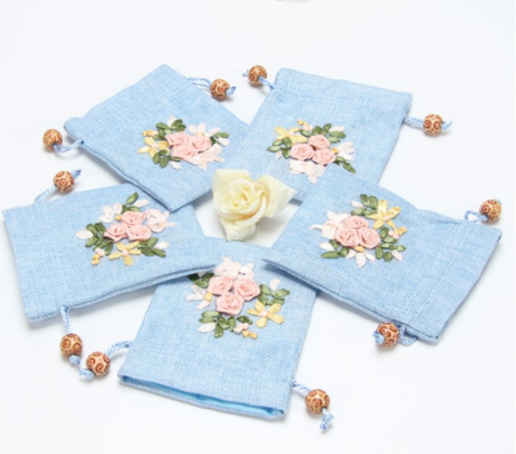 ถุงผ้ากระสอบ แต่งดอกไม้ ถุงผ้าใส่ของชำร่วย ขนาด 10x14 cm แบบน่ารัก สีหวาน ถุงผ้าเก๋ ๆ 536901