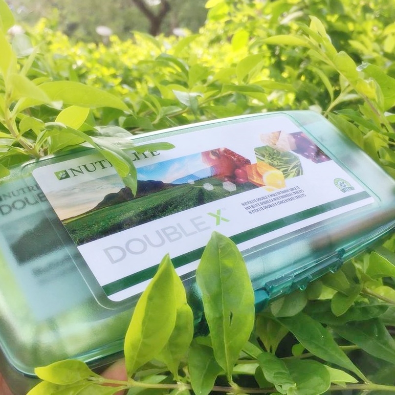 Nutrilite Double X 186 เม็ด มีกล่องสกัดจากผักผลไม้ 5 สี แดง ม่วง ส้ม ขาว เขียว มีสารสกัดไฟโตนิวเทรียน ดูมีสุขภาพดี